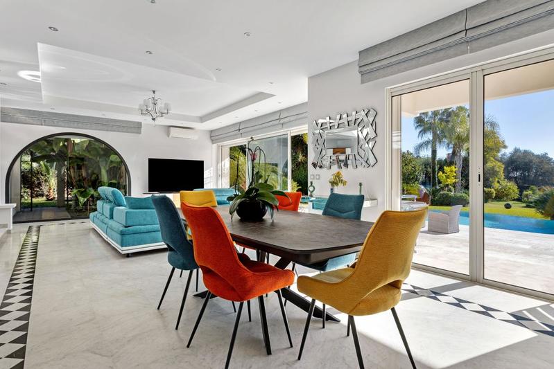 Maison - 230 m² - 5 pièces