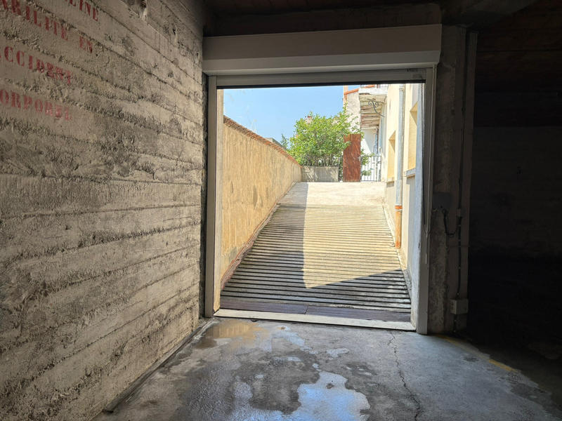 Parking / Garage - 255 m²