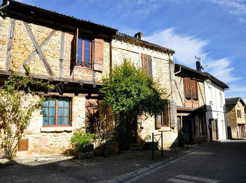 Maison - 260 m² - 12 pièces