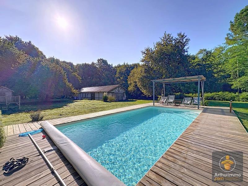 Maison - 250 m² - 7 pièces