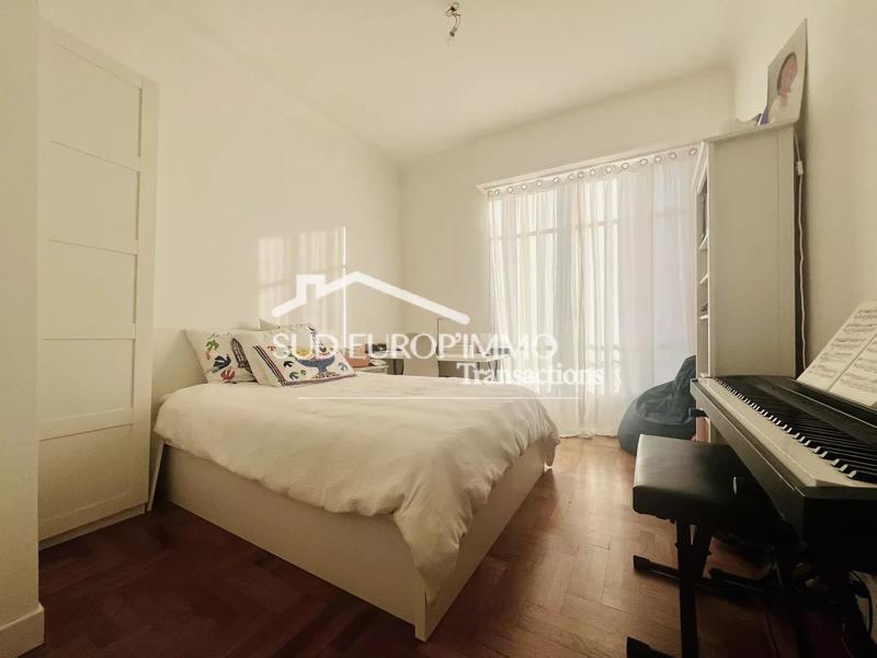 Appartement - 100 m² - 5 pièces