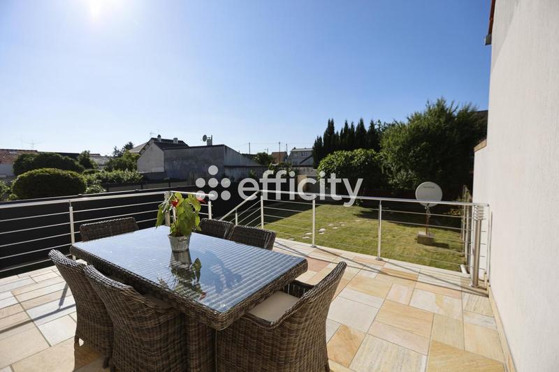 Maison - 195 m² - 5 pièces