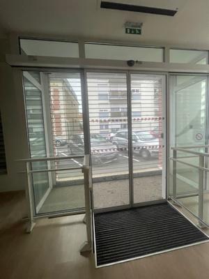 Local commercial - 400 m² - 14 pièces