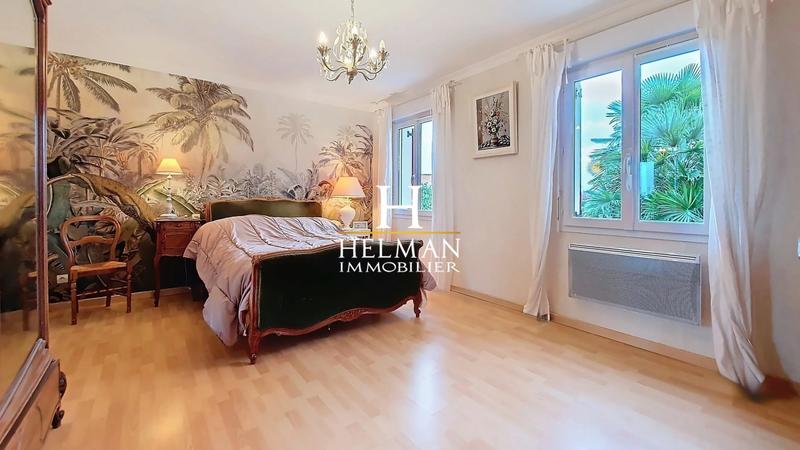 Maison - 215 m² - 7 pièces