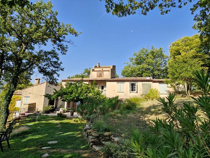 Demeure - 390 m² - 17 pièces