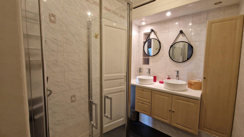 Maison - 250 m² - 8 pièces