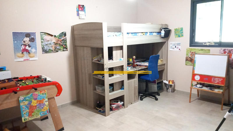 Maison - 201 m² - 7 pièces