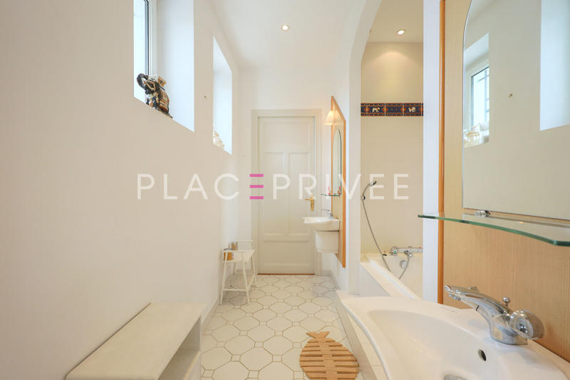 Maison - 320 m² - 10 pièces