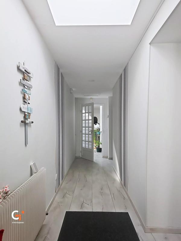 Local d'activités - 213 m² - 8 pièces