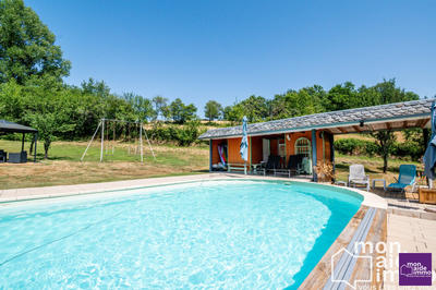 Maison - 240 m² - 10 pièces