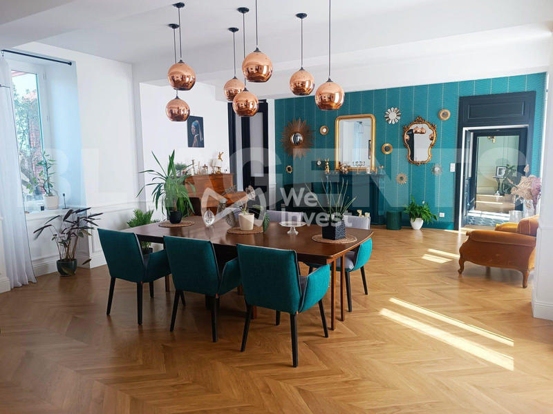 Maison - 282 m² - 13 pièces