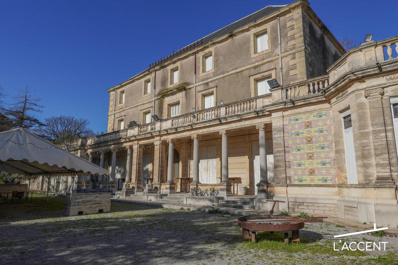 Château - 3 038 m² - 55 pièces