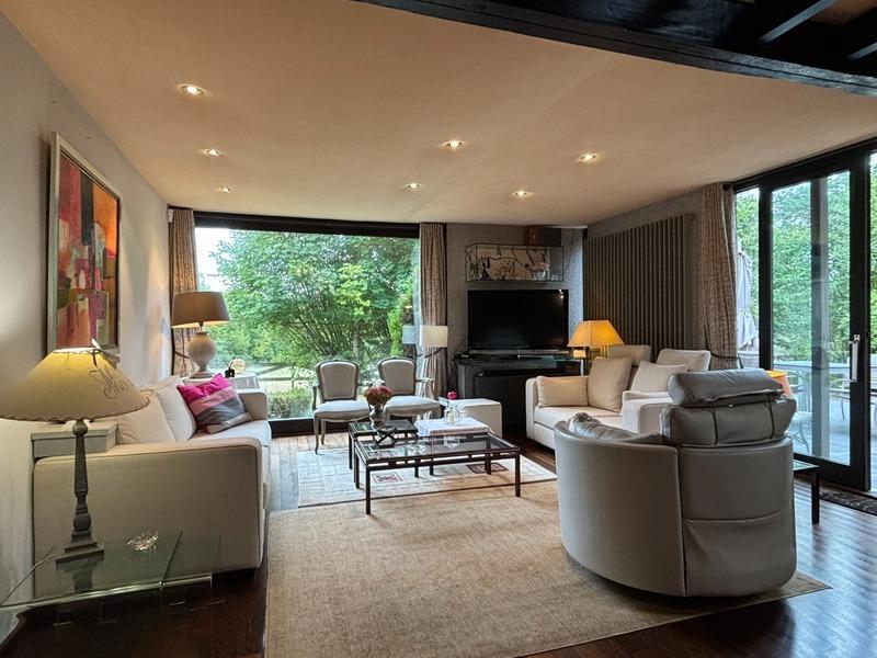 Propriété - 237 m² - 11 pièces