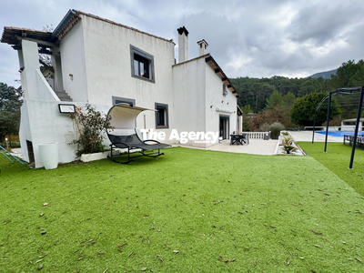 Villa - 203 m² - 9 pièces