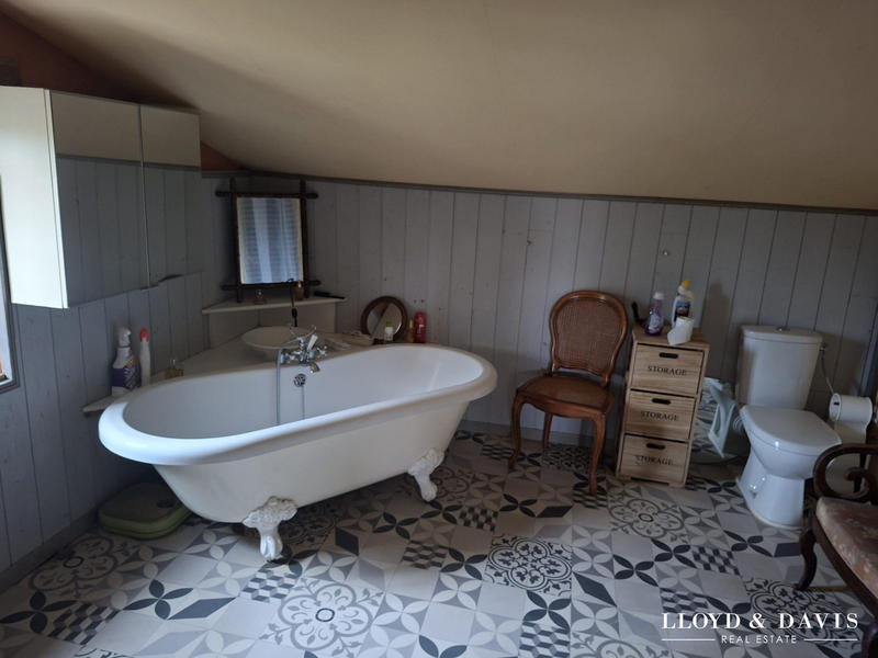 Maison - 201 m² - 9 pièces