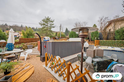 Maison traditionnelle - 260 m² - 8 pièces