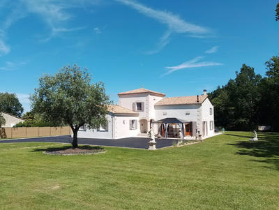 Maison - 223 m² - 9 pièces