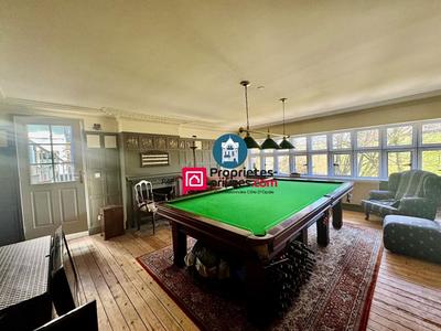 Maison - 393 m² - 10 pièces