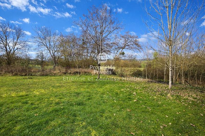 Terrain constructible - 1 850 m²