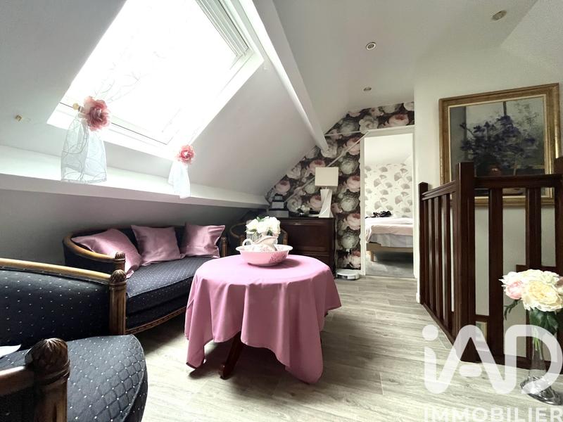 Maison - 325 m² - 13 pièces