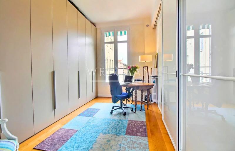 Appartement - 160 m² - 4 pièces