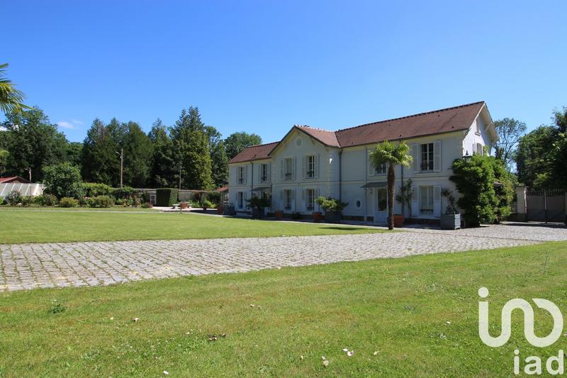 Maison - 290 m² - 9 pièces