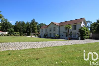 Maison - 290 m² - 9 pièces