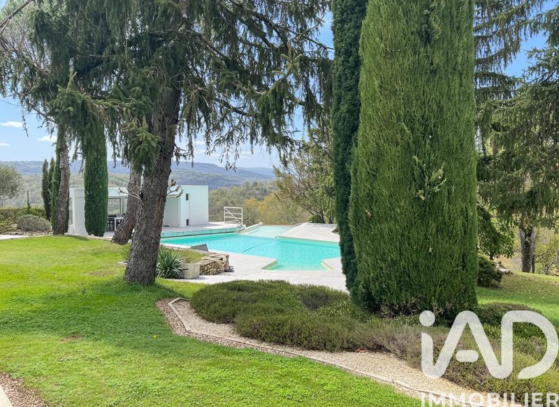 Maison - 228 m² - 8 pièces