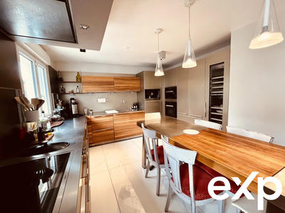 Appartement - 205 m² - 6 pièces