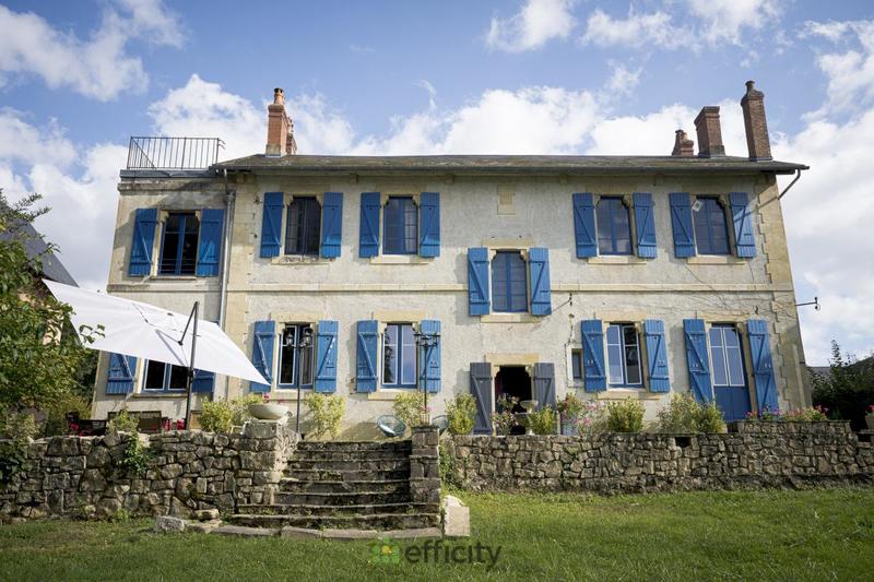 Villa - 244 m² - 9 pièces