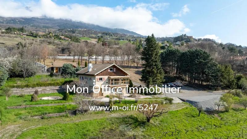 Maison - 200 m² - 6 pièces