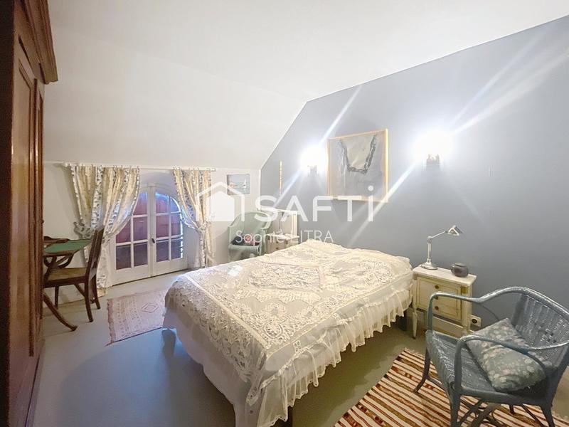 Maison - 250 m² - 8 pièces