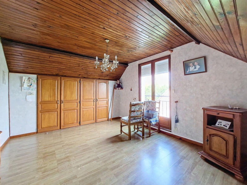 Maison - 1 131 m² - 6 pièces