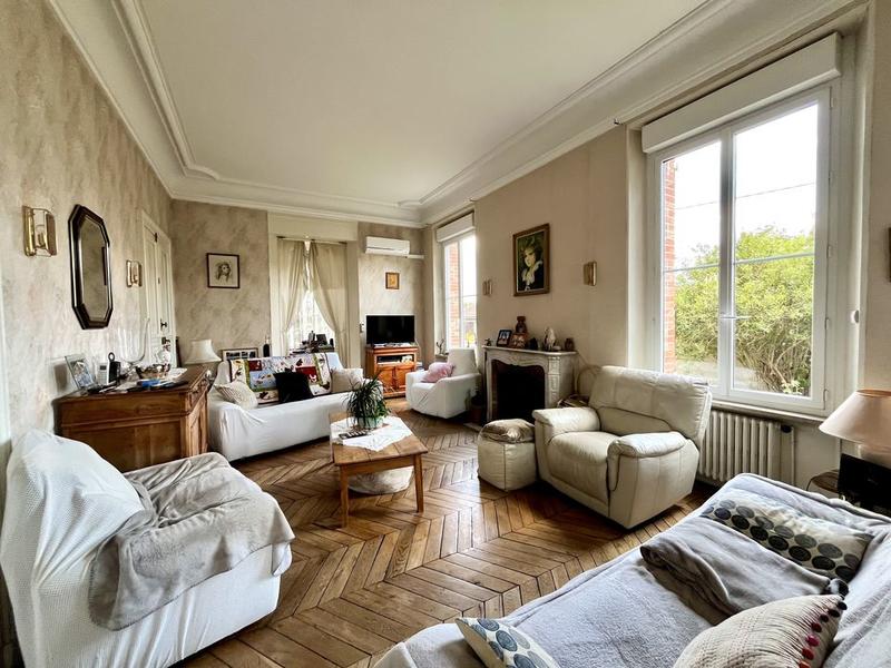 Maison de maîtres - 267 m² - 11 pièces