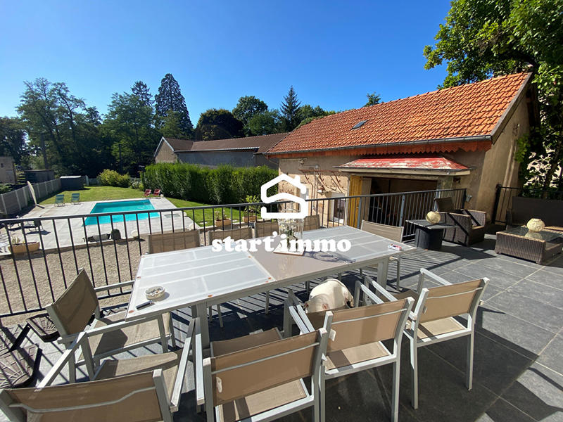 Maison - 331 m² - 11 pièces