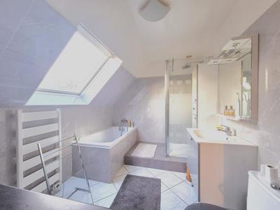 Maison - 142 m² - 7 pièces