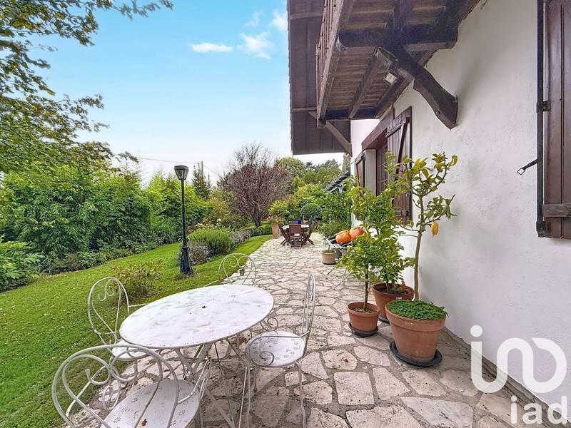 Maison - 250 m² - 9 pièces