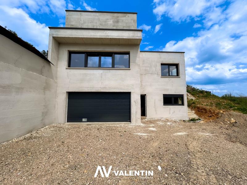 Maison - 200 m² - 5 pièces