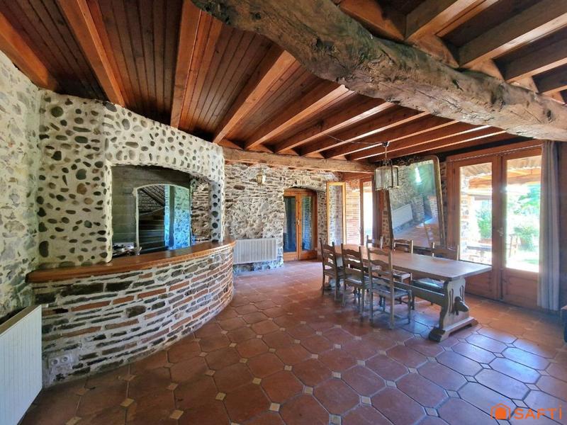 Maison - 440 m² - 11 pièces