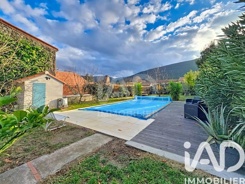 Maison - 250 m² - 8 pièces