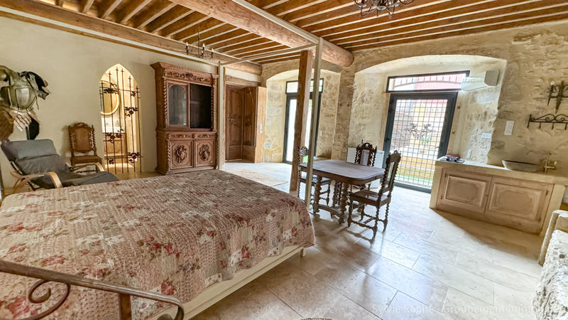 Propriété - 402 m² - 8 pièces