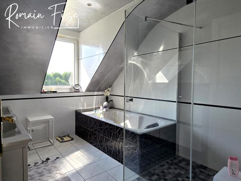 Maison - 300 m² - 7 pièces