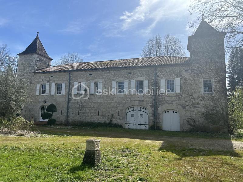 Château - 897 m² - 16 pièces