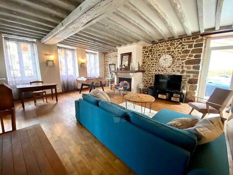 Maison - 239 m² - 7 pièces