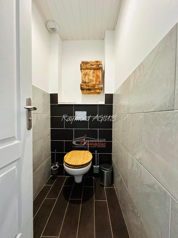 Maison - 263 m² - 11 pièces