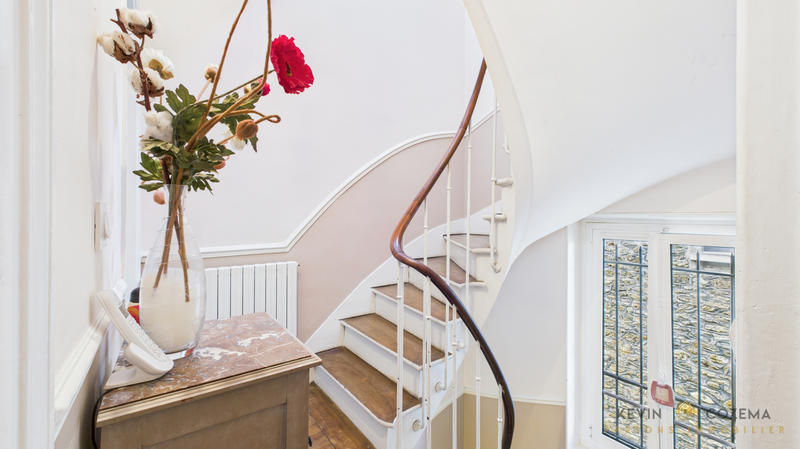 Maison - 212 m² - 10 pièces