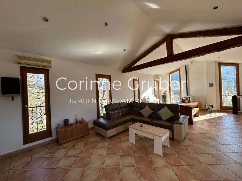 Maison - 237 m² - 11 pièces