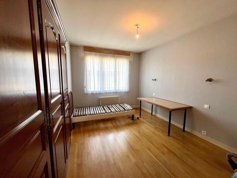 Maison - 230 m² - 10 pièces