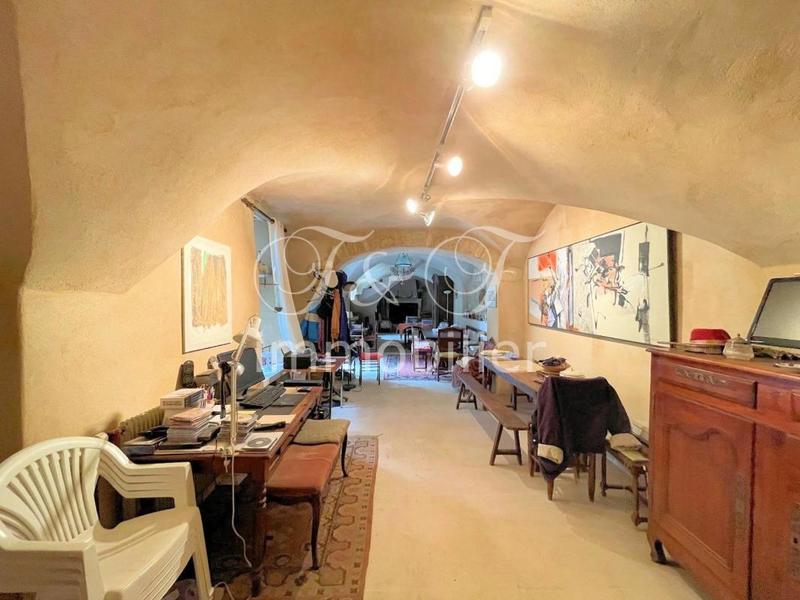 Propriété - 330 m² - 10 pièces