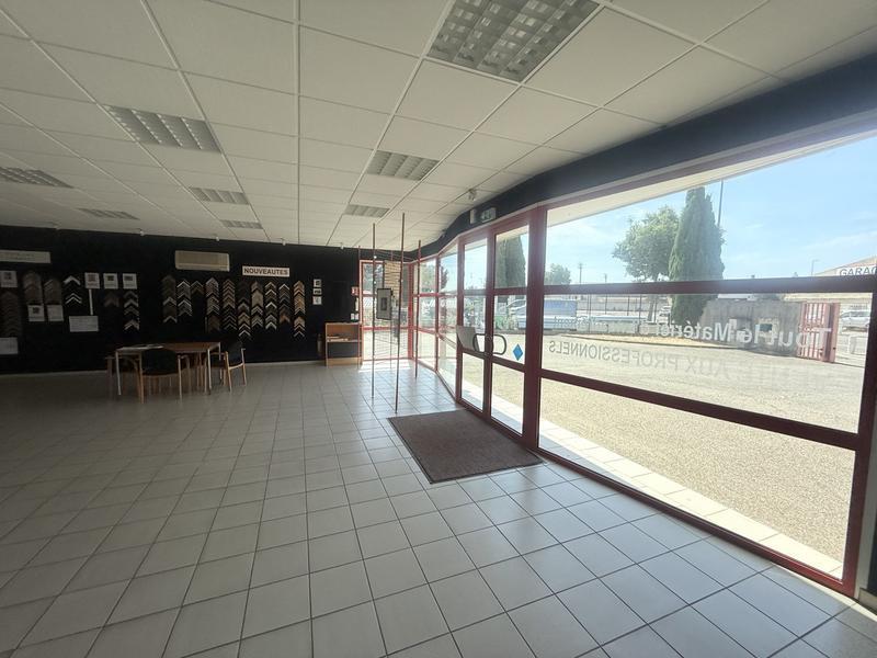 Local d'activités - 1 205 m²
